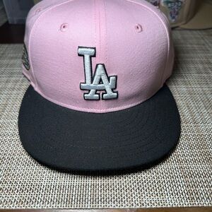 Hat Club Exclusive Pink La Dodgers 
Brand new
Size 7 5/8 without tags